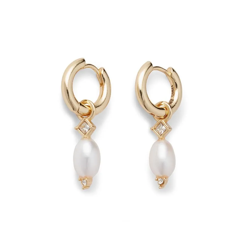 Earrings*The Met Store Royal Tudor Small Hoop Earrings with Pearls